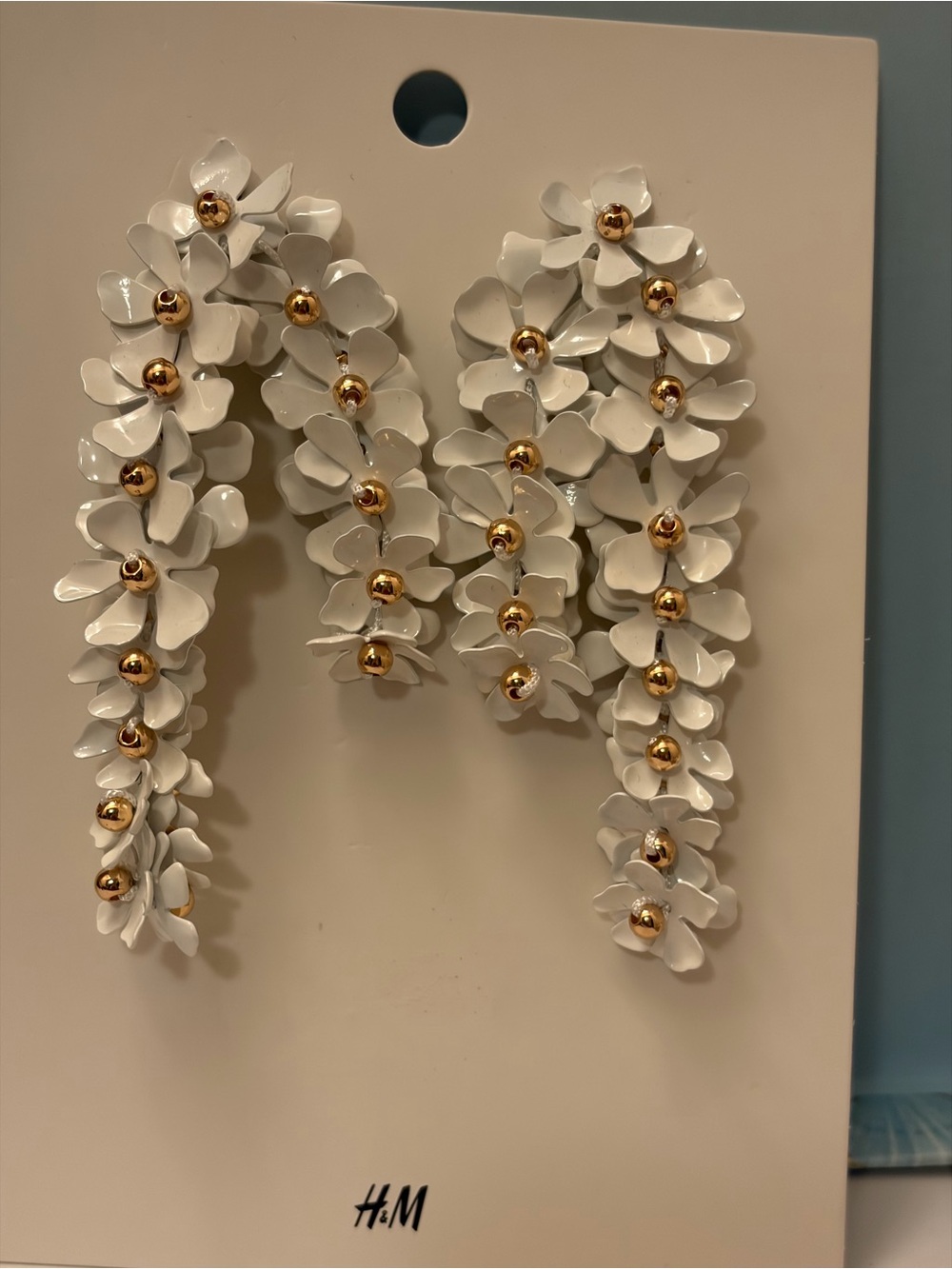 H&M White FLOWER-DETAIL CLUSTER EARRINGS - Picture 6 of 11